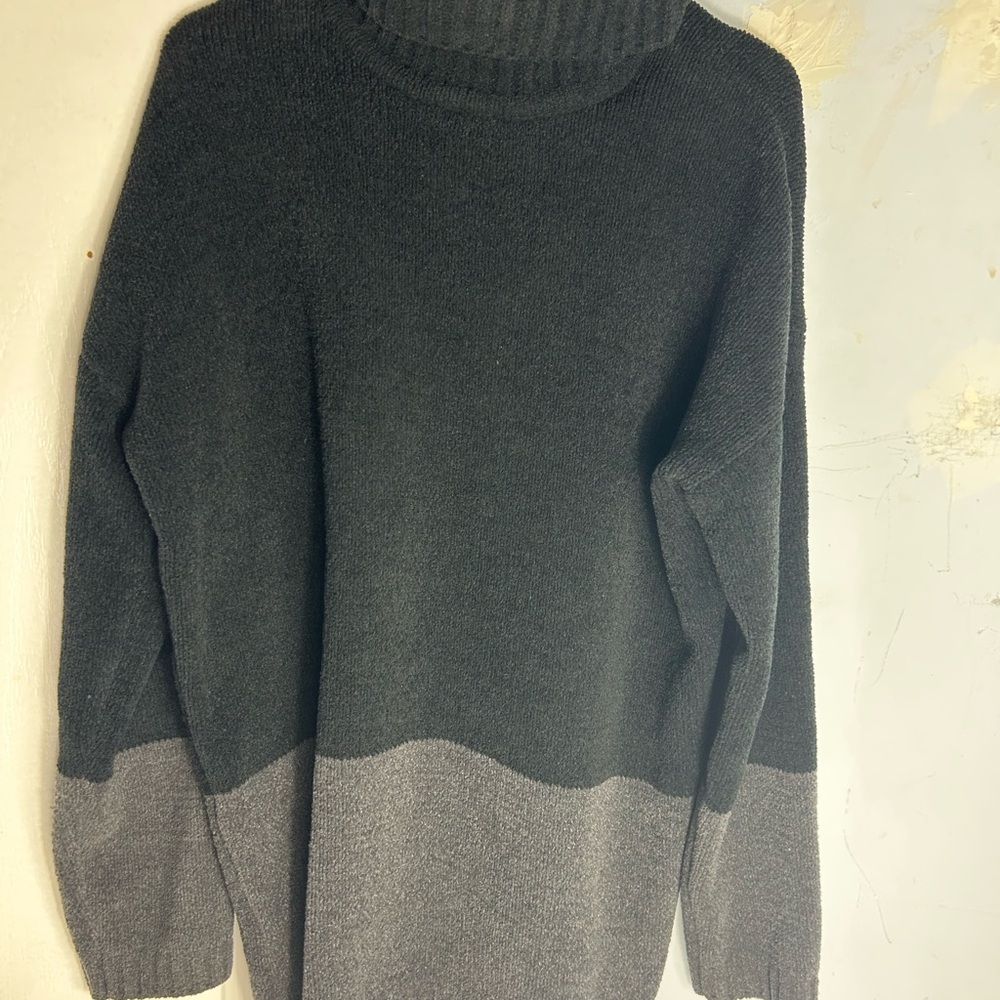 BCBG MAXAZRIA Size Medium two tone Black and Gray Sweater - Picture 2 of 2